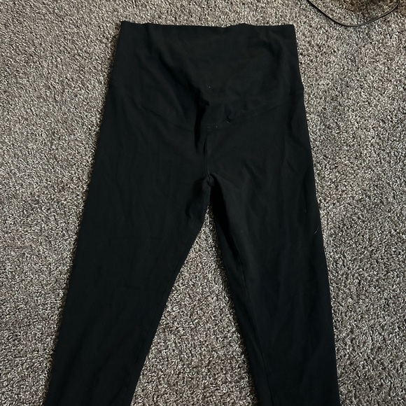 Old Navy 4 way stretch maternity leggings size medium - Picture 3 of 6